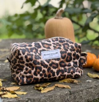 Trousse de toilette XXL léopard enduit par la marque MAISON MALLOW MAISON MALLOW - Trousse de toilette XXL léopard enduit
