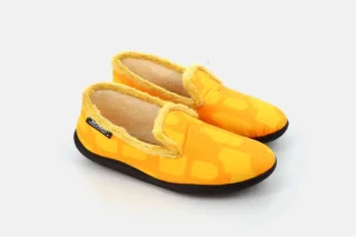 ZELIO jaune charentaise femme par la marque Airplum Airplum - ZELIO jaune charentaise femme
