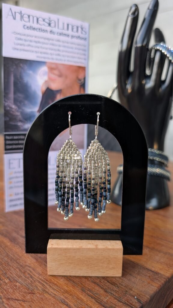 Valdyria - Mini Boucles d’Oreilles Artemesia Lunaris