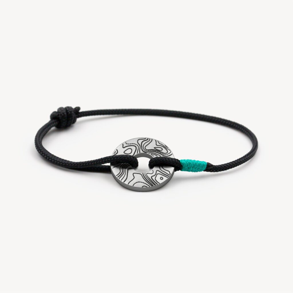 bracelet anneau maillon topo alpin personnalisable monzemare 2026 1024x1024 1 Monzémaré - Le cartographe