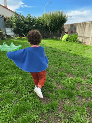 CHO Poncho spécial voiture approuvé par Sécurange – Bleu par la marque Les Mômes des Dômes Les Mômes des Dômes - CHO Poncho spécial voiture approuvé par Sécurange – Bleu
