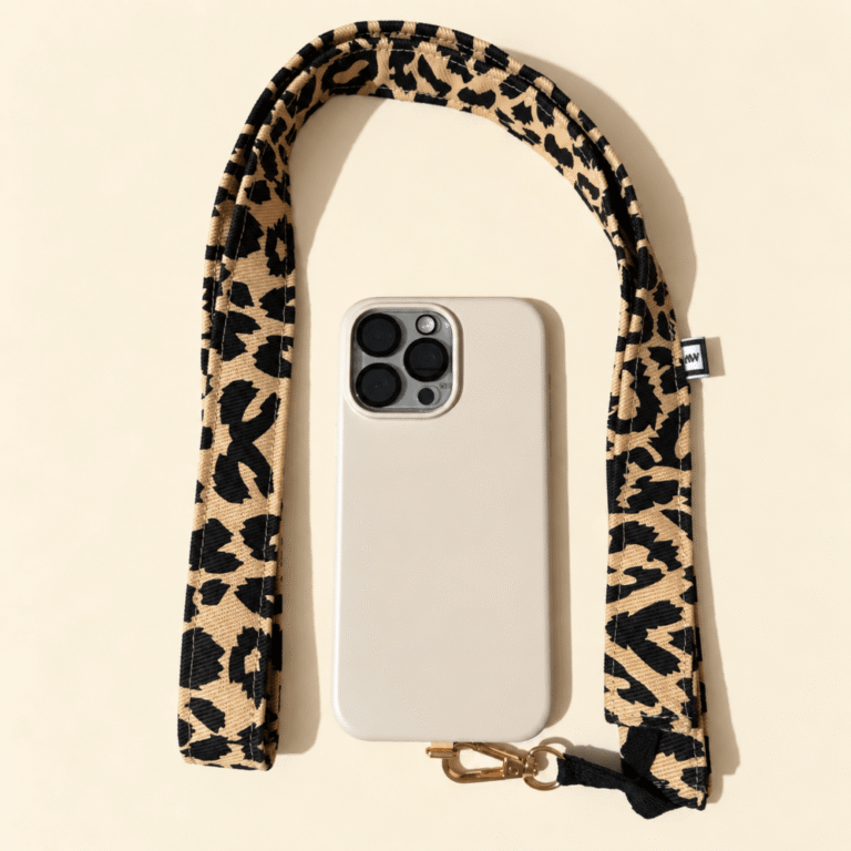 cordon de telephone leopard beige maison mallow 2 1024x1024 1 Maison Mallow - Cordon de téléphone Léopard Beige et Noir