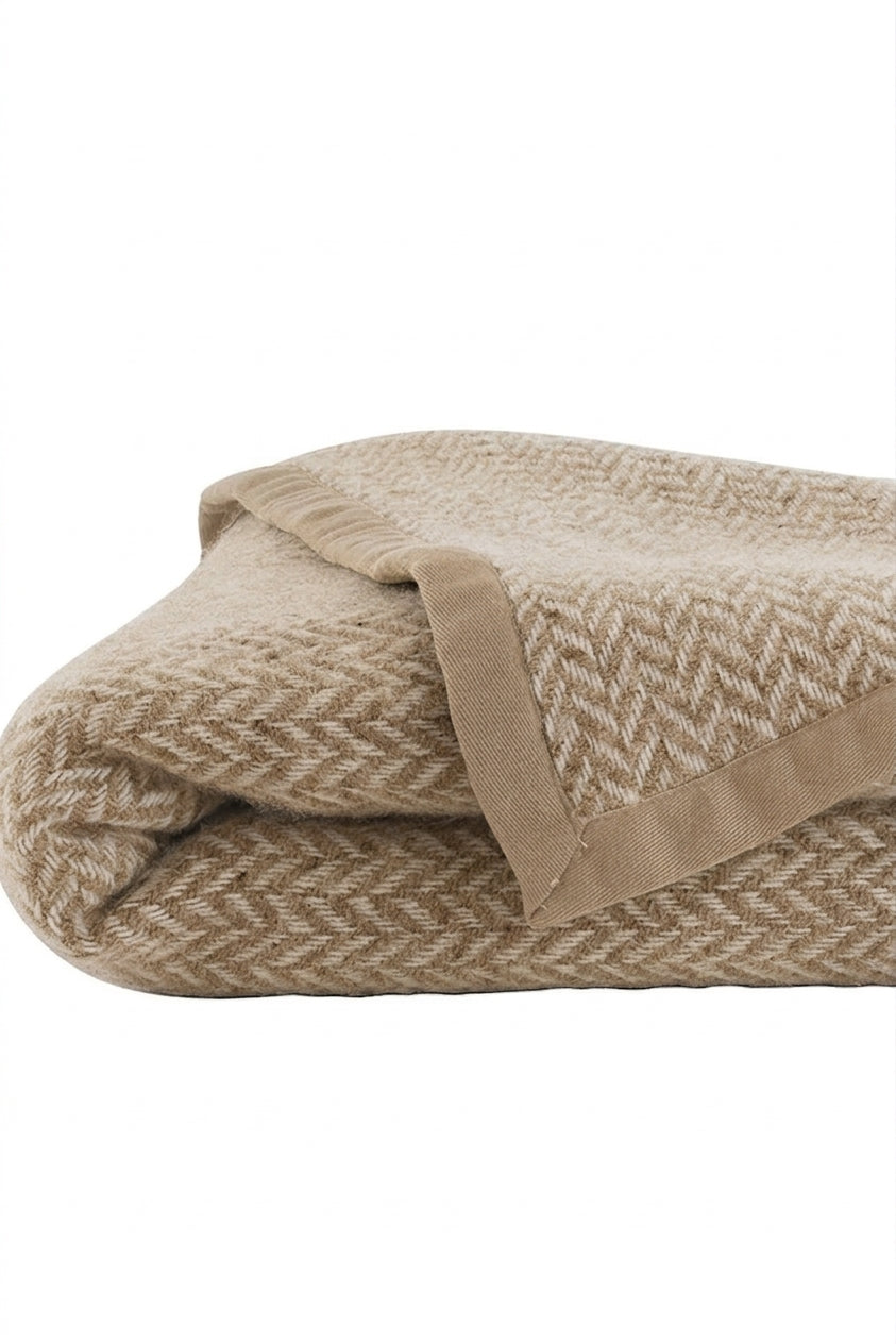 couverture agneau beige Maison-solfin - Couverture en laine d'agneau - BEIGE MUSCADE – 180/240