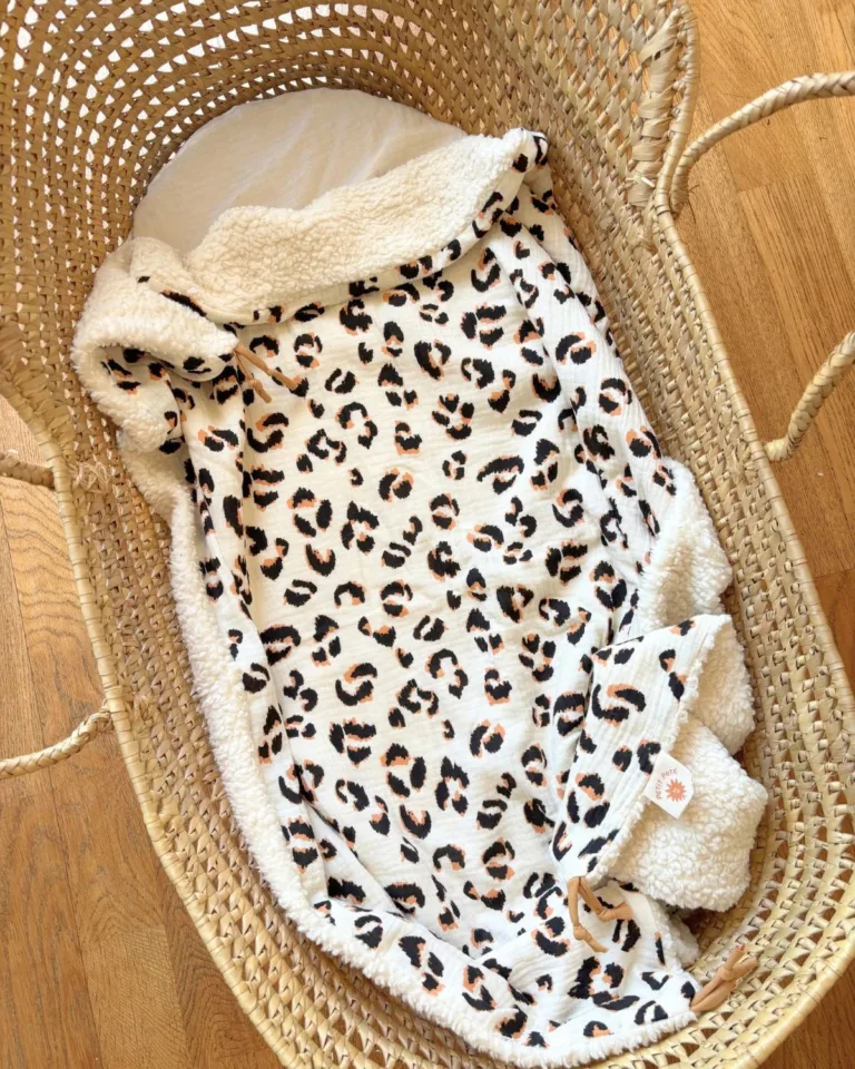couverture bebe leopard coton1 petitpote - Couverture naissance chaude Léopard – Léopard écru / 100x100 cm