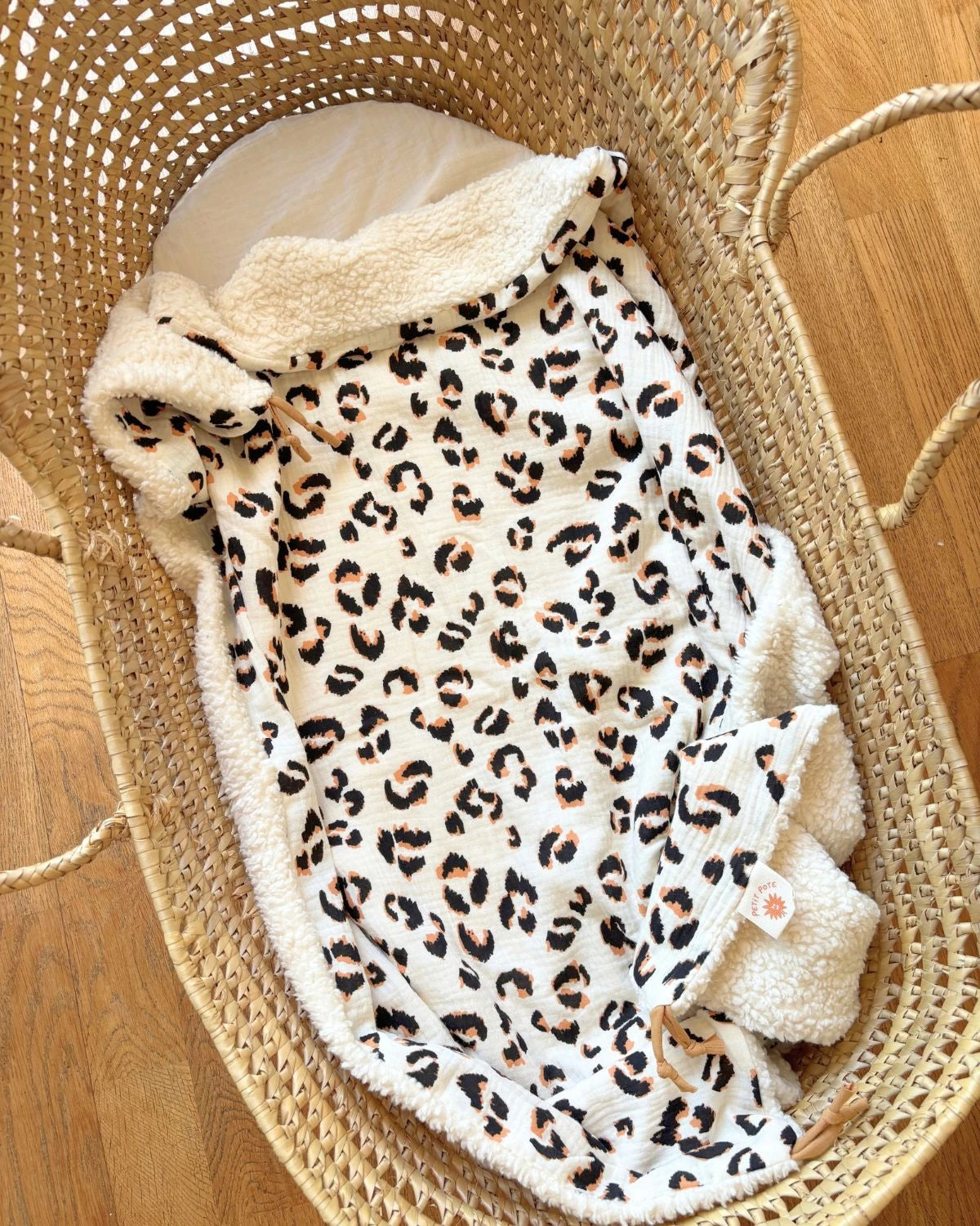 couverture bebe leopard coton1 petitpote - Couverture naissance chaude Léopard – Léopard écru / 100x100 cm