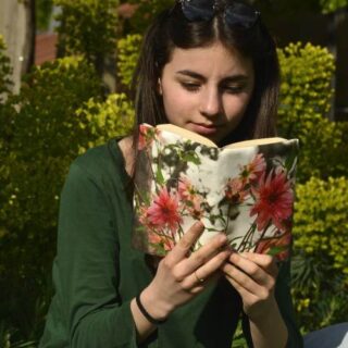 Couvre livre Fleurs – Dahlia cultivé par la marque Maron Bouillie Maron Bouillie - Couvre livre Fleurs – Dahlia cultivé