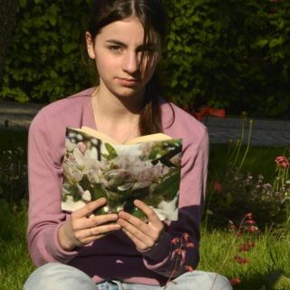 Couvre livre Fleurs – Pommier Commun par la marque Maron Bouillie Maron Bouillie - Couvre livre Fleurs – Pommier Commun