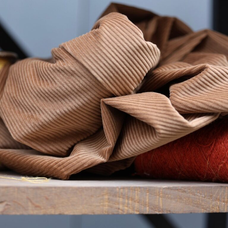 Quintessence - Jupe Tao — Velours côtelé camel – XXXL