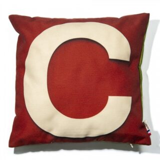 Housse de coussin alphabet lettre C par la marque Maron Bouillie Maron Bouillie - Housse de coussin alphabet lettre C