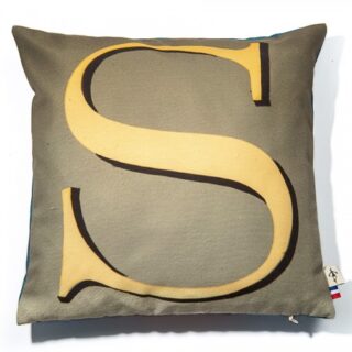 Maron Bouillie - Housse de coussin alphabet lettre S