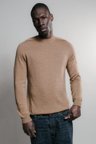 Pull Col Rond Aris – Camel par la marque Nitto Knitwear Nitto Knitwear - Pull Col Rond Aris – Camel