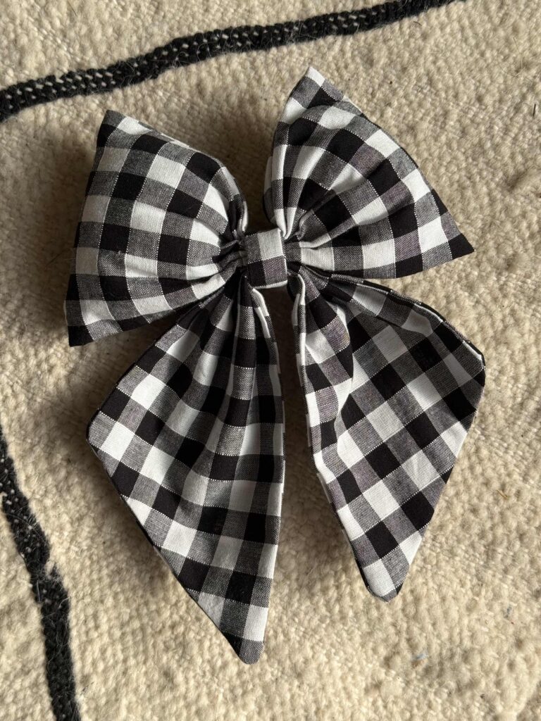 Maison Mallow - Petit Nœud de Noël Made in France – Fleurs roses fluo