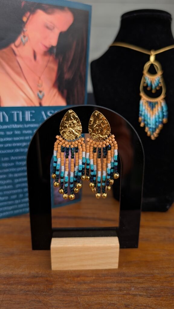 Valdyria - Petites Boucles d’Oreilles Nilyra Maria Bronze
