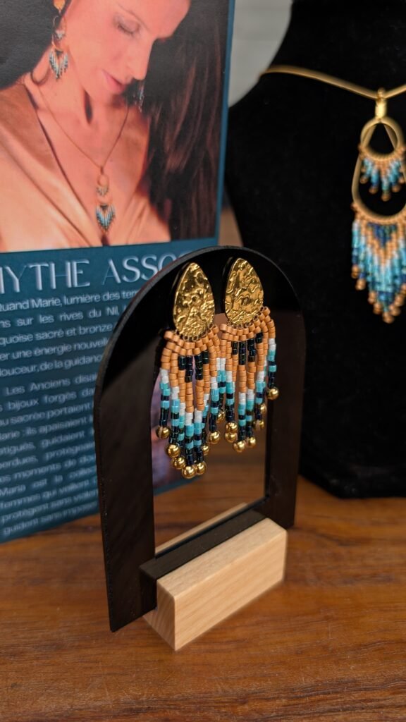 Valdyria - Petites Boucles d’Oreilles Nilyra Maria Bronze