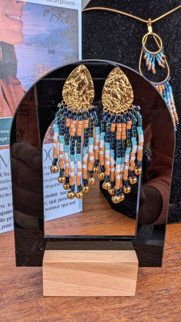 Valdyria - Petites Boucles d’Oreilles Nilyra Maria Marine