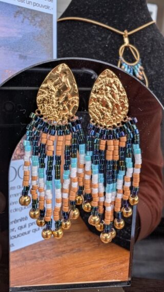 Petites Boucles d’Oreilles Nilyra Maria Marine par la marque Valdyria Valdyria - Petites Boucles d’Oreilles Nilyra Maria Marine