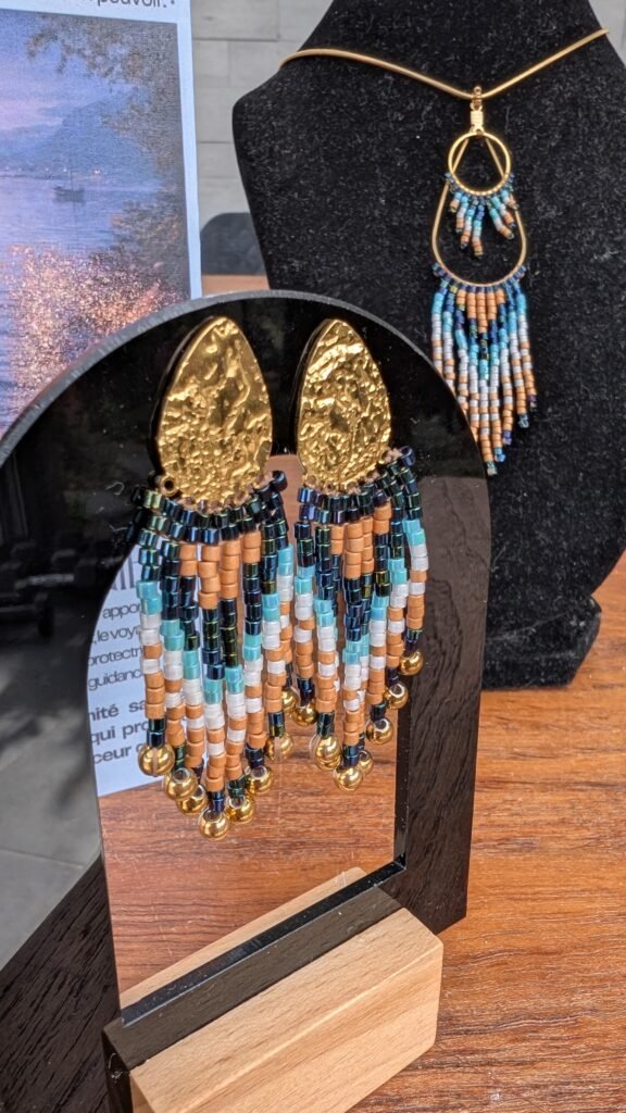 Valdyria - Petites Boucles d’Oreilles Nilyra Maria Marine