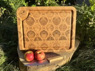 Planche à découper en bois de bout 39,1×41,2×4.7cm (avec rigole) par la marque Sève et Copeaux Sève et Copeaux - Planche à découper en bois de bout 39,1×41,2×4.7cm (avec rigole)