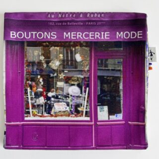Pochette à rabat Mercerie « Au mètre à ruban » par la marque Maron Bouillie Maron Bouillie - Pochette à rabat Mercerie « Au mètre à ruban »