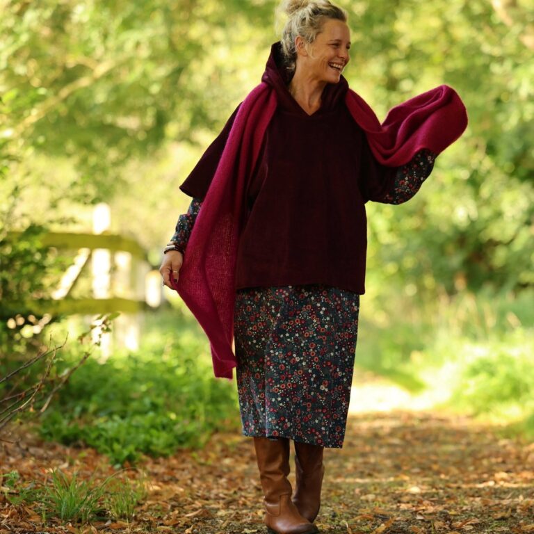 Quintessence - Robe Adélaïde — Velours milleraies bleu paon fleuri – XXL