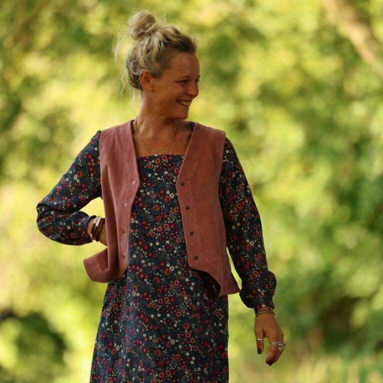 Quintessence - Robe Adélaïde — Velours milleraies bleu paon fleuri – XXL