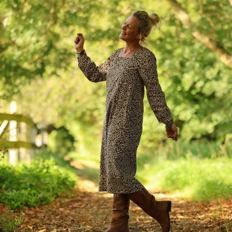 Quintessence - Robe Adélaïde — Velours milleraies léopard sable – XXL