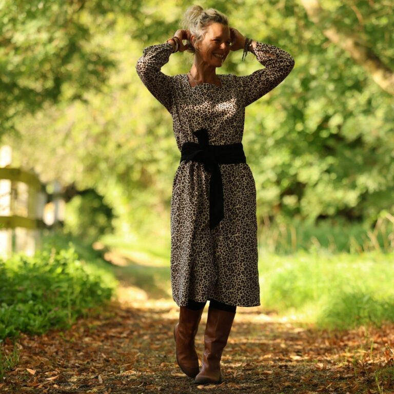 Quintessence - Robe Adélaïde — Velours milleraies léopard sable – XXL