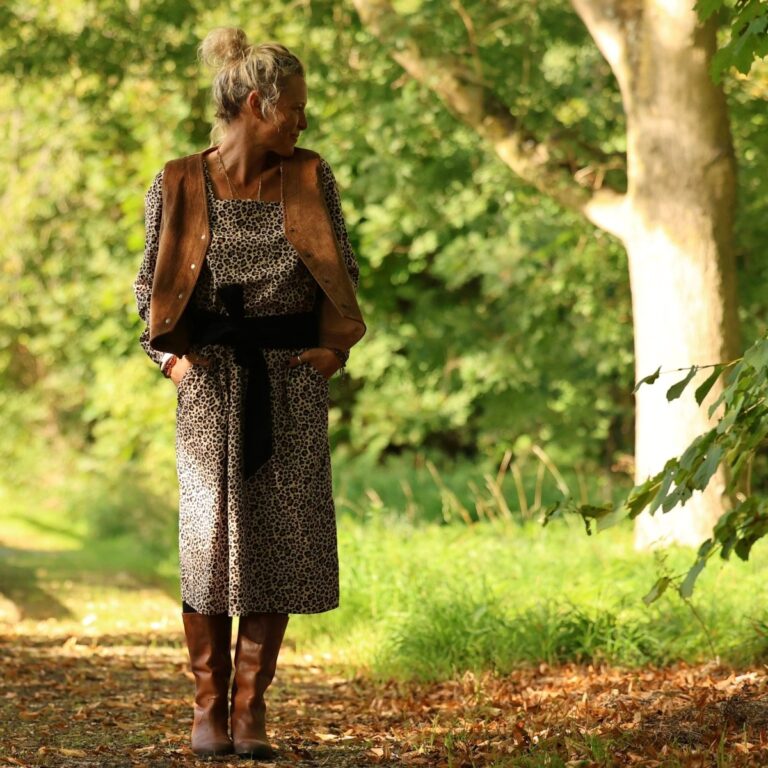 Quintessence - Robe Adélaïde — Velours milleraies léopard sable – XXL