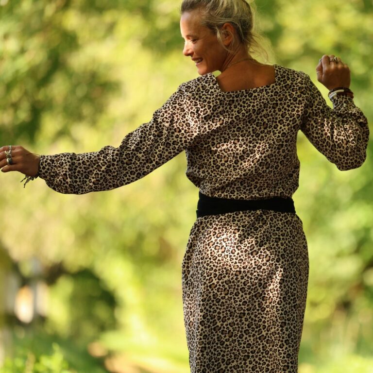 Quintessence - Robe Adélaïde — Velours milleraies léopard sable – XXL