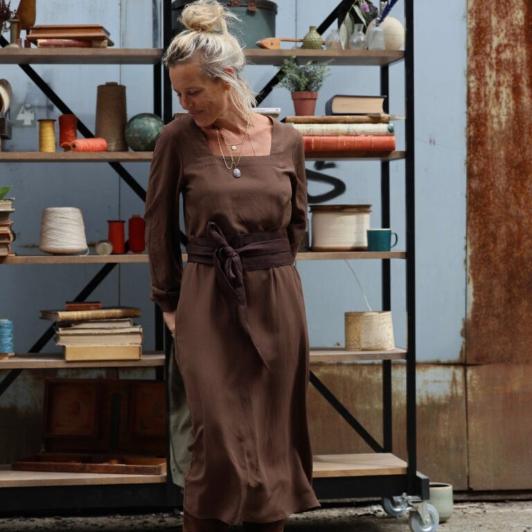 Quintessence - Robe Adélaïde — Viscose & lin chocolat – XXL
