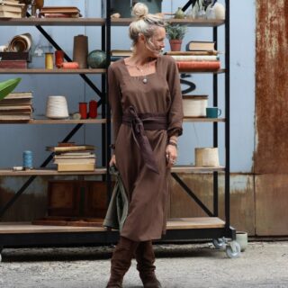 Robe Adélaïde — Viscose & lin chocolat par la marque Quintessence Quintessence - Robe Adélaïde — Viscose & lin chocolat