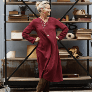 Robe Edmée — Double gaze de coton lie-de-vin par la marque Quintessence Quintessence - Robe Edmée — Double gaze de coton lie-de-vin