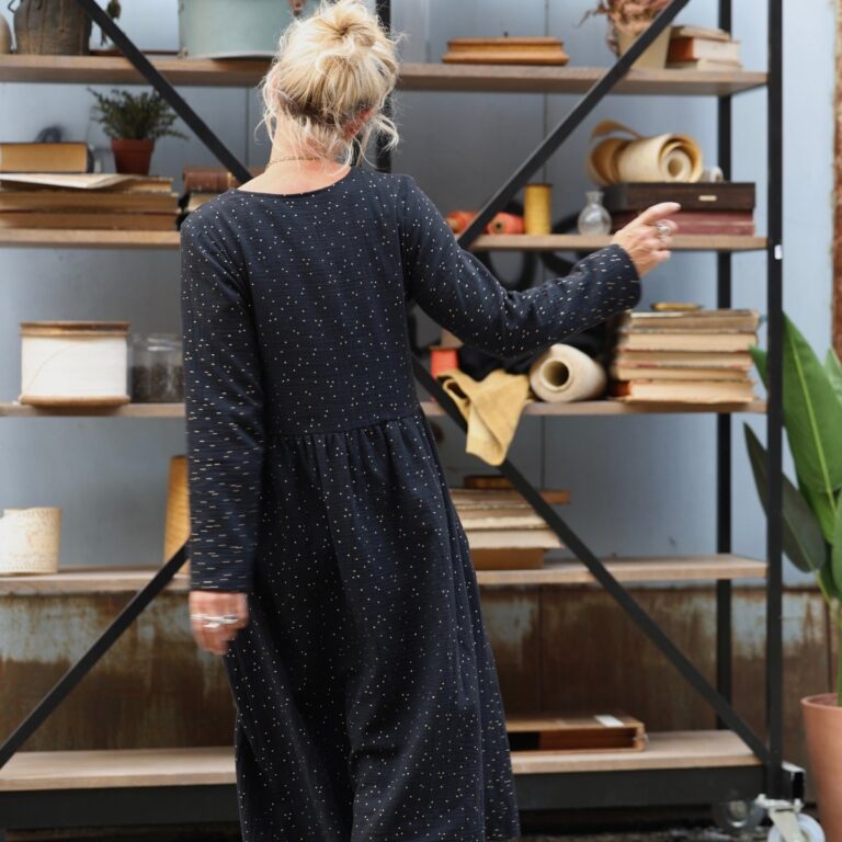 Quintessence - Robe Edmée — Double gaze de coton noir plumetis or – XXL