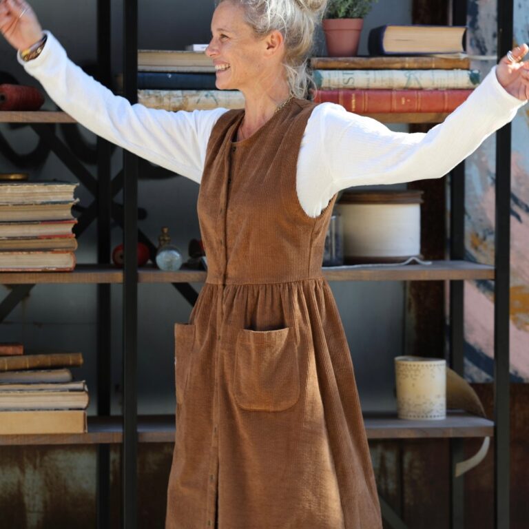 Quintessence - Robe Pauline — Velours côtelé camel – XXL