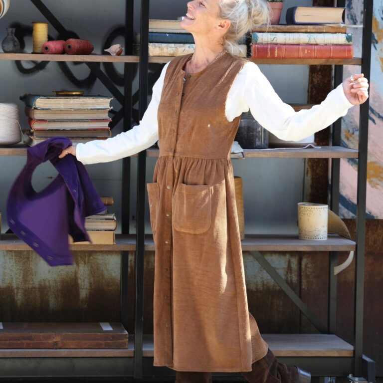 Quintessence - Robe Pauline — Velours côtelé camel – XXL