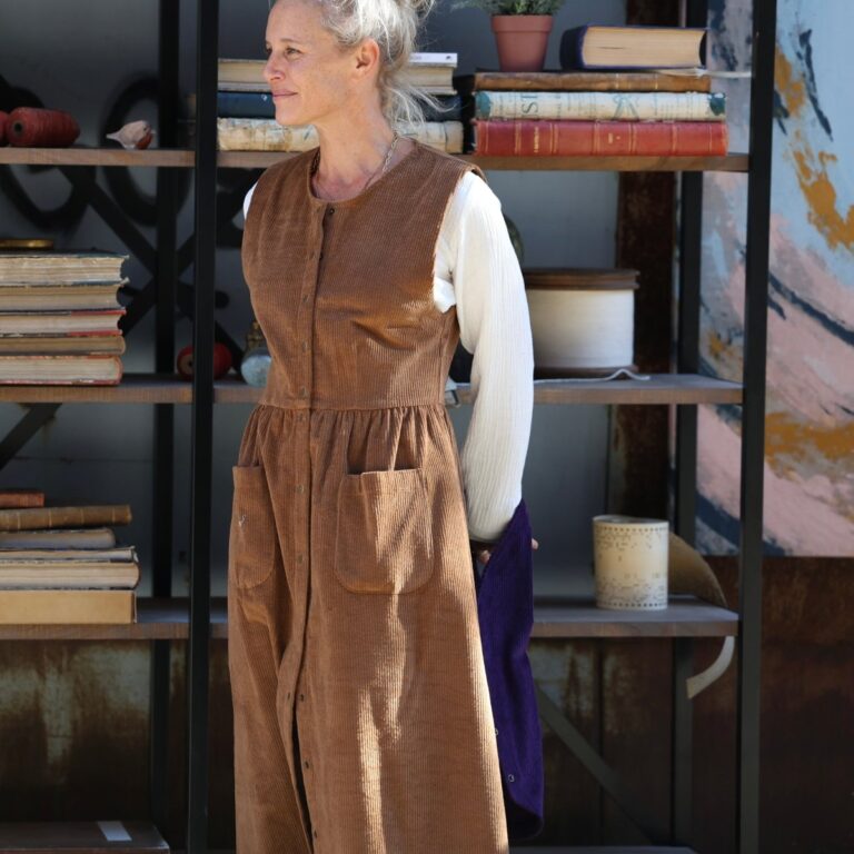 Quintessence - Robe Pauline — Velours côtelé camel – XXL