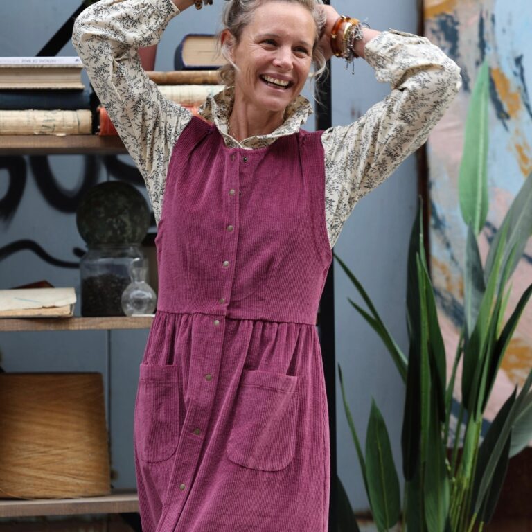 Quintessence - Robe Pauline — Velours côtelé framboise – XXL