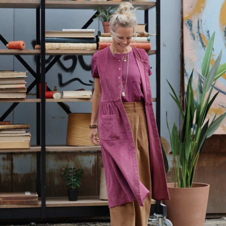Quintessence - Robe Pauline — Velours côtelé framboise – XXL