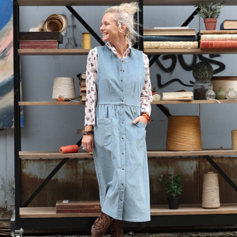 Quintessence - Robe Pauline — Velours milleraies bleu nuage – XXL