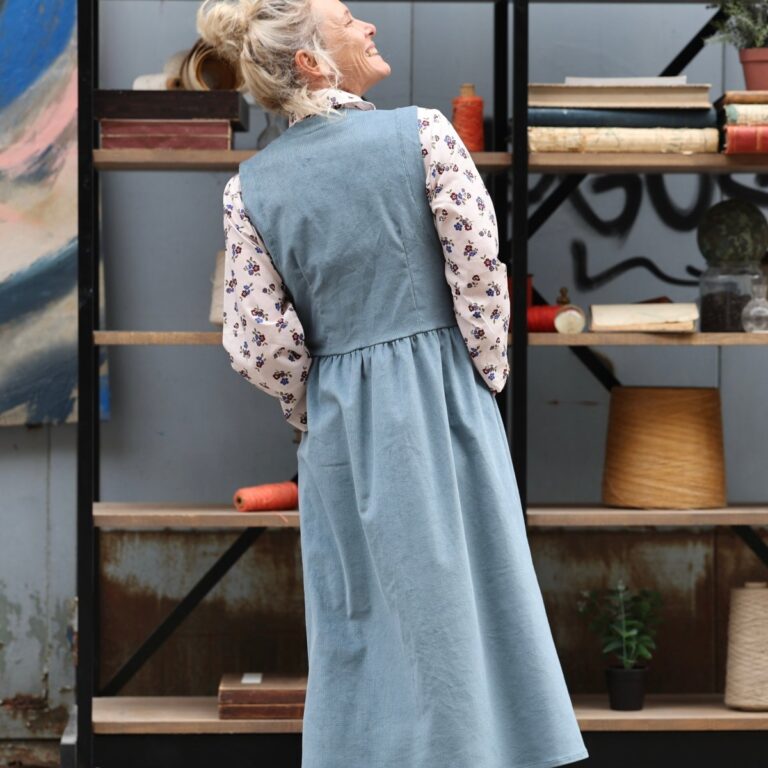 Quintessence - Robe Pauline — Velours milleraies bleu nuage – XXL