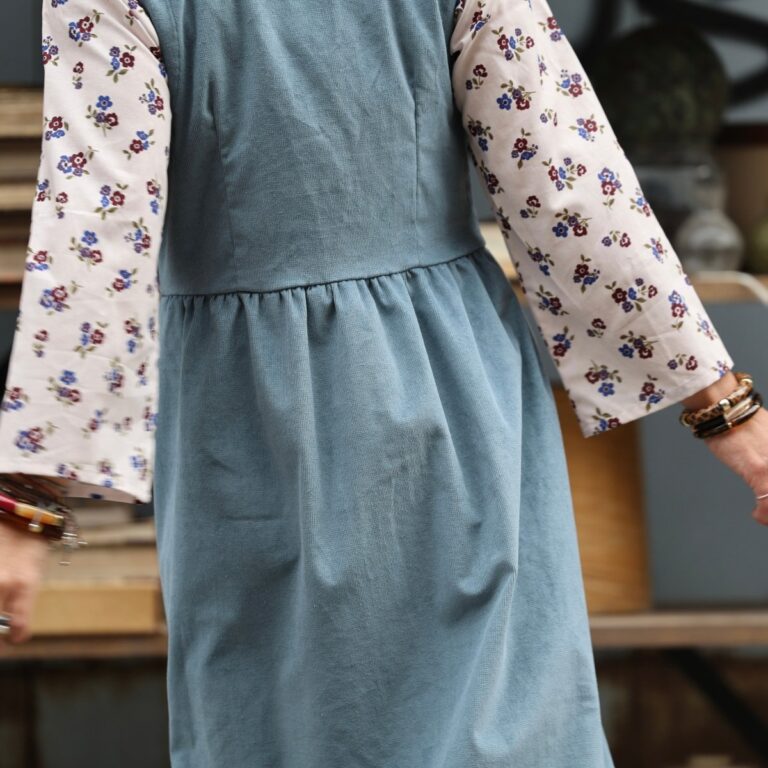 Quintessence - Robe Pauline — Velours milleraies bleu nuage – XXL