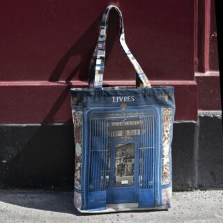 Tote bag Paris Livres Au pont traversé par la marque Maron Bouillie Maron Bouillie - Tote bag Paris Livres Au pont traversé