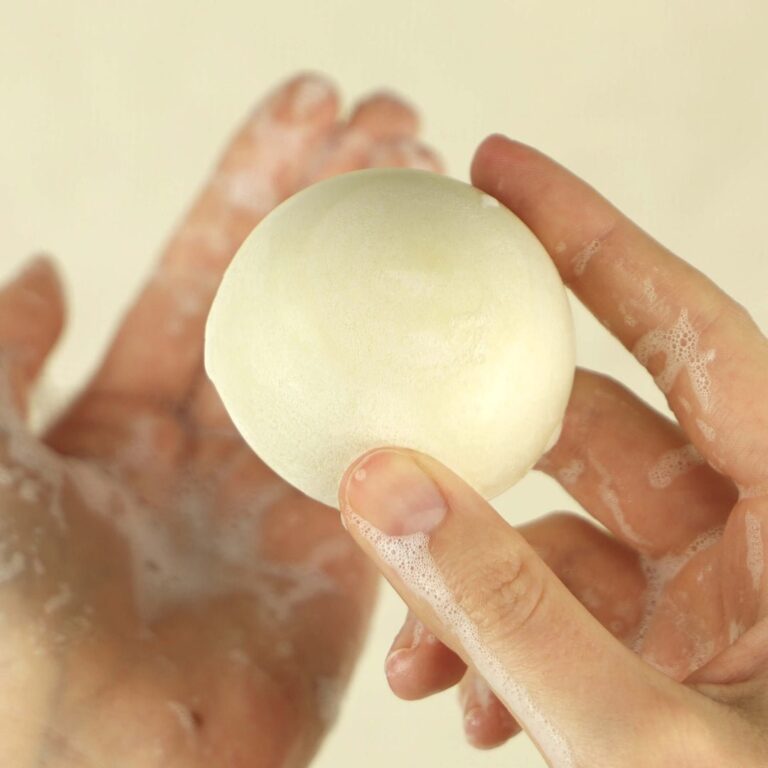 Comme Avant - Soin lavant hygiène intime solide à l’huile de Millepertuis - Version 2 – 1 soin lavant intime - 50g