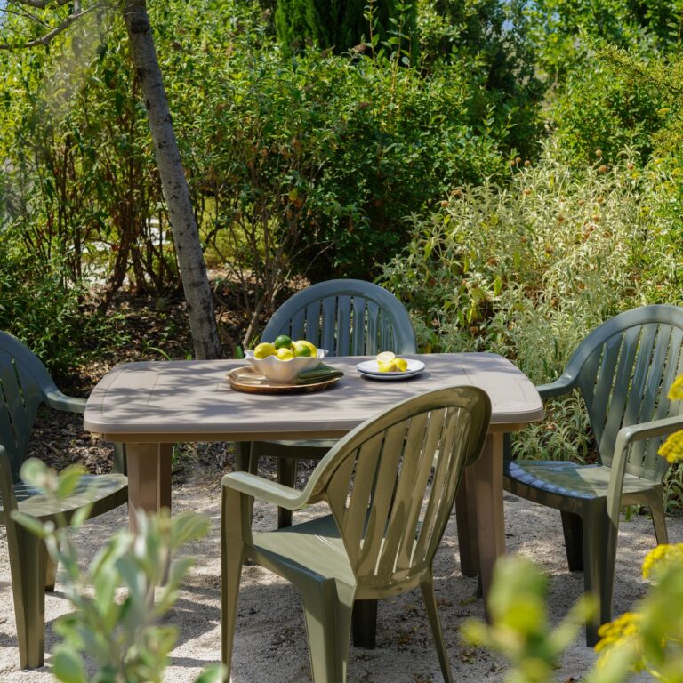 Grosfillex - Table de jardin résine Miami 133 x 90 cm – Anthracite