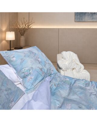 Taie d’oreiller en Percale imprimée Fleur givrée 65x65cm ou 50x75cm par la marque Blanc de Gérardmer Blanc de Gérardmer - Taie d’oreiller en Percale imprimée Fleur givrée 65x65cm ou 50x75cm