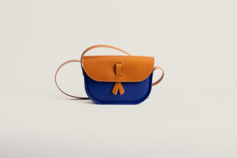 Monébari - Sac à bandoulière - en gomme et cuir - bleu roi