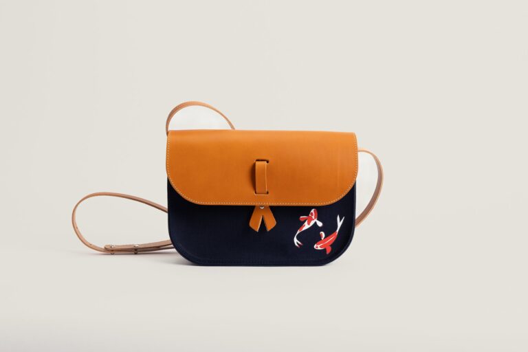 Monébari - Sac à bandoulière en toile et cuir - Le 27- Édition Les Carpes Koï
