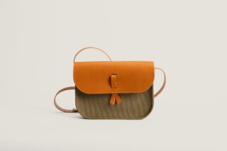 Sac à bandoulière en toile et cuir -Le 27- kaki par la marque Monébari Monébari - Sac à bandoulière en toile et cuir -Le 27- kaki