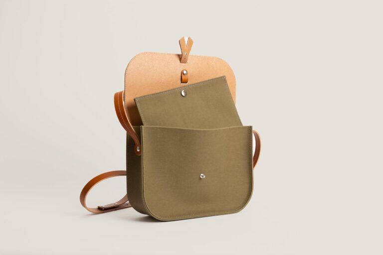Monébari - Sac à bandoulière en toile et cuir -Le 27- kaki