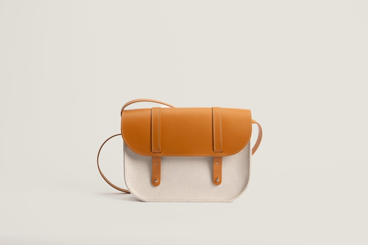 2026 04 03MONEBARI 104 Monébari - Sac besace en toile et cuir - lin et coton